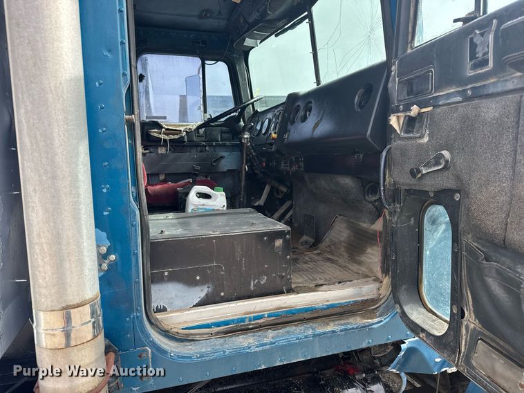 image for item EG6523 1989 International 9300 Eagle dump truck