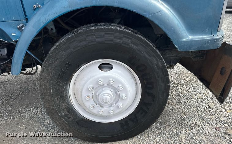 image for item EG6523 1989 International 9300 Eagle dump truck