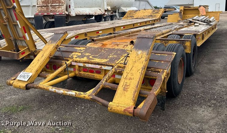 image for item EG6564 1979 Fruehauf C25L-32 drop deck equipment trailer