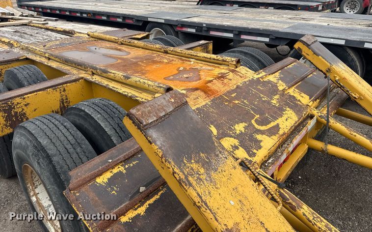 image for item EG6564 1979 Fruehauf C25L-32 drop deck equipment trailer