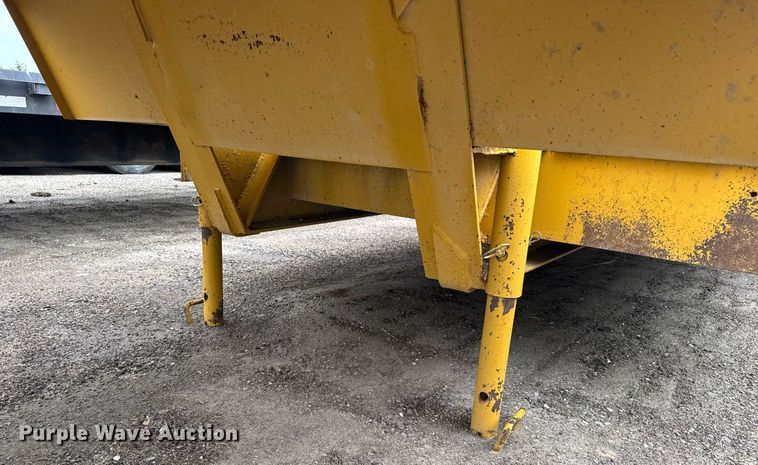 image for item EG6564 1979 Fruehauf C25L-32 drop deck equipment trailer