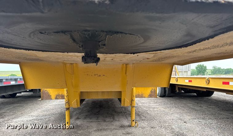 image for item EG6564 1979 Fruehauf C25L-32 drop deck equipment trailer