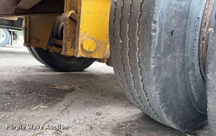 image for item EG6564 1979 Fruehauf C25L-32 drop deck equipment trailer