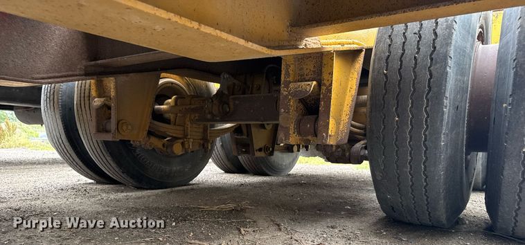 image for item EG6564 1979 Fruehauf C25L-32 drop deck equipment trailer