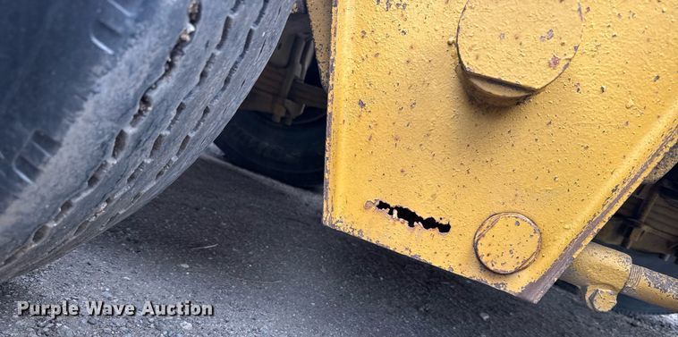 image for item EG6564 1979 Fruehauf C25L-32 drop deck equipment trailer