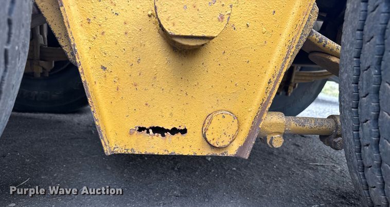 image for item EG6564 1979 Fruehauf C25L-32 drop deck equipment trailer