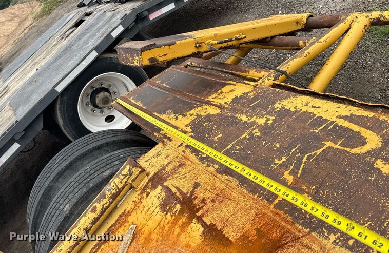 image for item EG6564 1979 Fruehauf C25L-32 drop deck equipment trailer