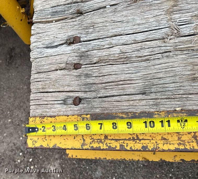 image for item EG6564 1979 Fruehauf C25L-32 drop deck equipment trailer