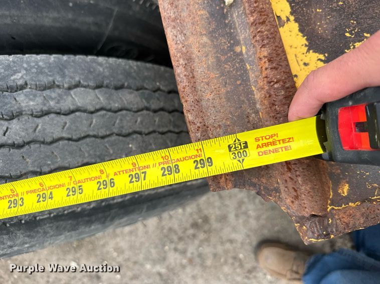 image for item EG6564 1979 Fruehauf C25L-32 drop deck equipment trailer