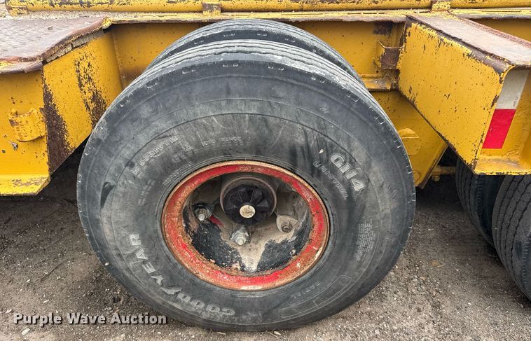 image for item EG6564 1979 Fruehauf C25L-32 drop deck equipment trailer