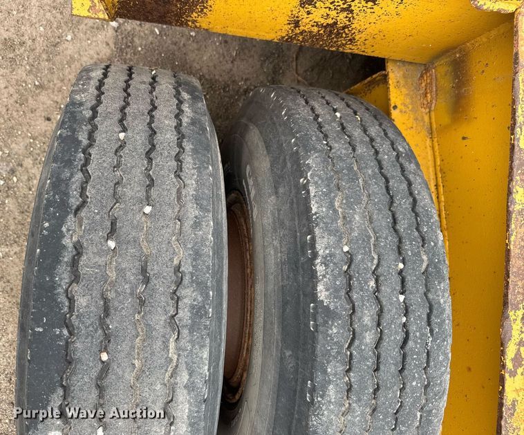 image for item EG6564 1979 Fruehauf C25L-32 drop deck equipment trailer