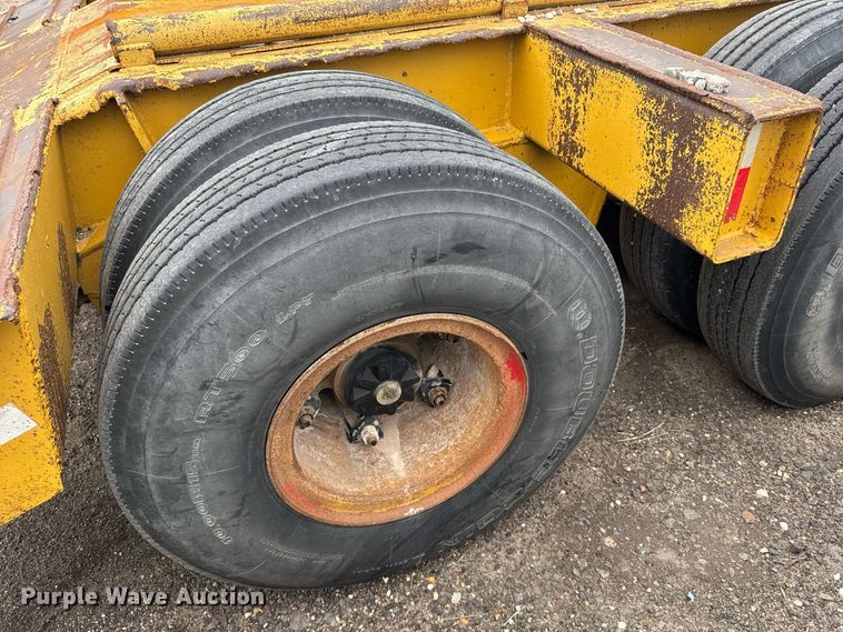 image for item EG6564 1979 Fruehauf C25L-32 drop deck equipment trailer