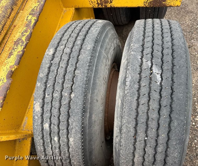 image for item EG6564 1979 Fruehauf C25L-32 drop deck equipment trailer