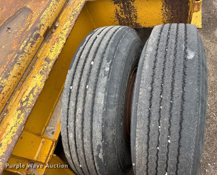 image for item EG6564 1979 Fruehauf C25L-32 drop deck equipment trailer