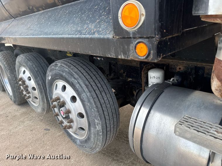 image for item EG6565 2005 Mack CV713 dump truck