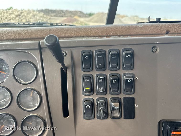 image for item EG6565 2005 Mack CV713 dump truck