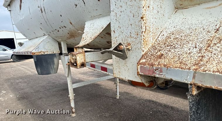 image for item EG6566 1997 Western end dump trailer