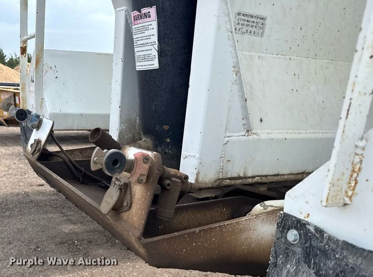 image for item EG6566 1997 Western end dump trailer