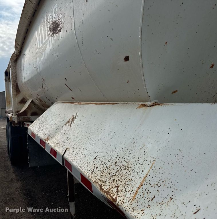 image for item EG6566 1997 Western end dump trailer