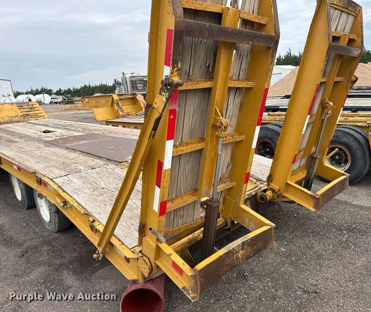image for item EG6567 2008 Kaufman drop deck equipment trailer