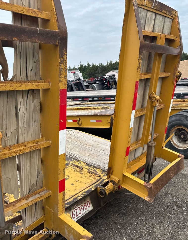 image for item EG6567 2008 Kaufman drop deck equipment trailer