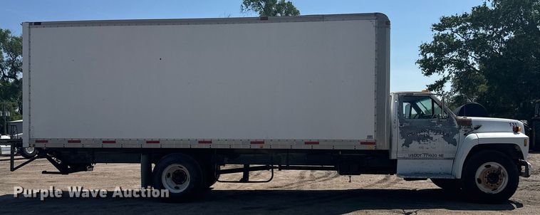 image for item EG6580 1991 Ford F700 box truck