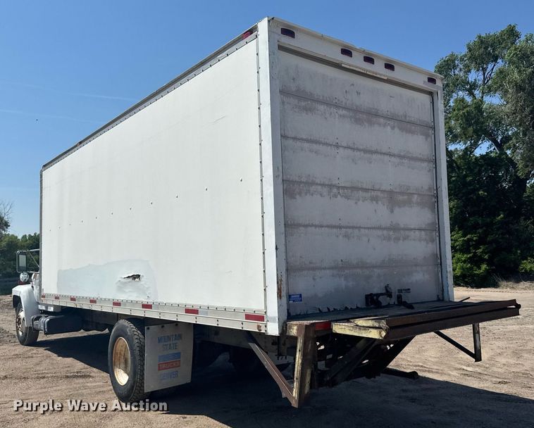 image for item EG6580 1991 Ford F700 box truck
