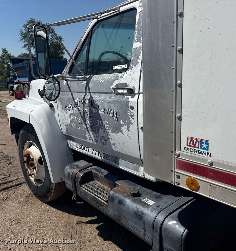 image for item EG6580 1991 Ford F700 box truck