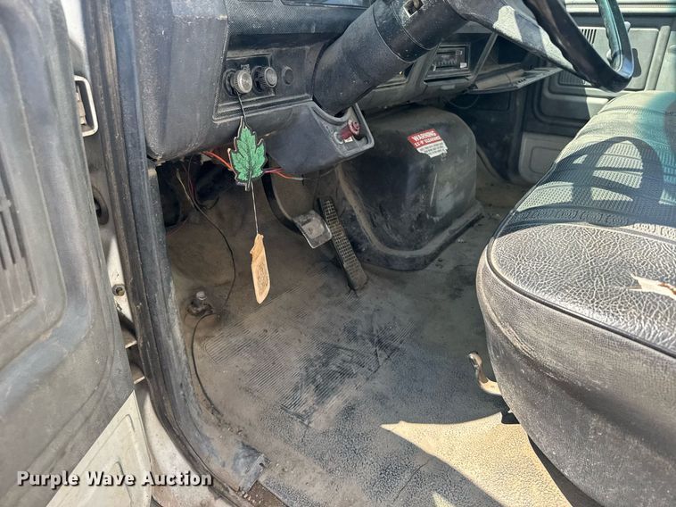 image for item EG6580 1991 Ford F700 box truck