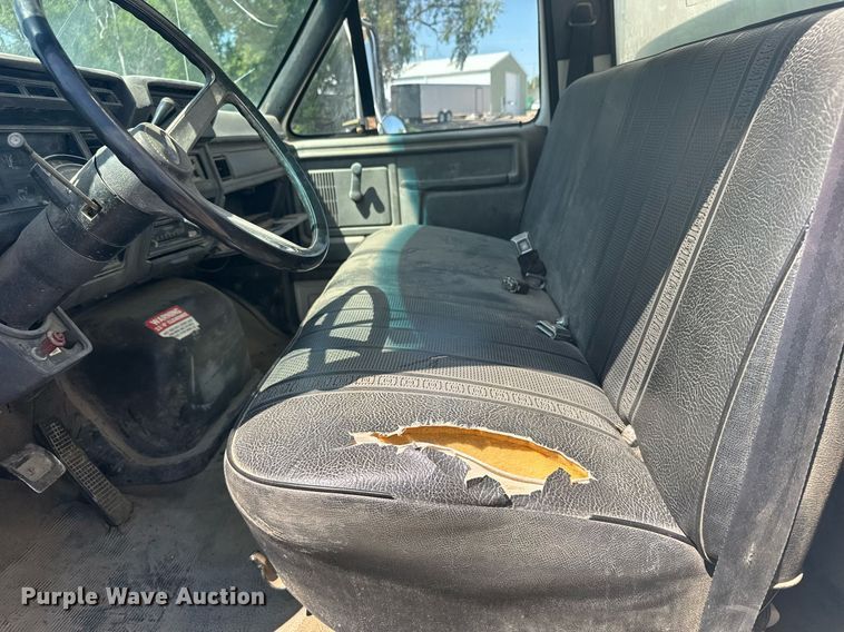 image for item EG6580 1991 Ford F700 box truck