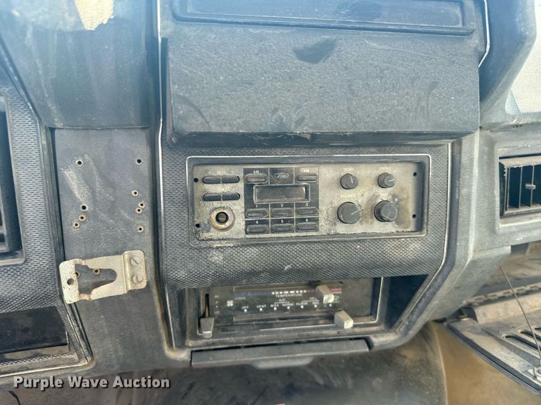 image for item EG6580 1991 Ford F700 box truck