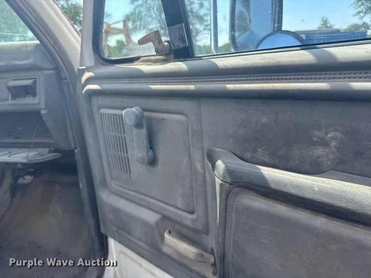 image for item EG6580 1991 Ford F700 box truck