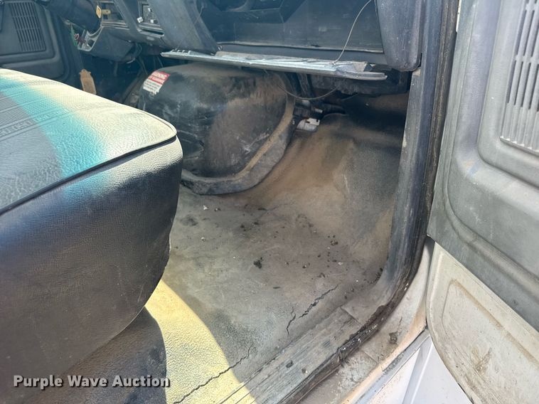 image for item EG6580 1991 Ford F700 box truck