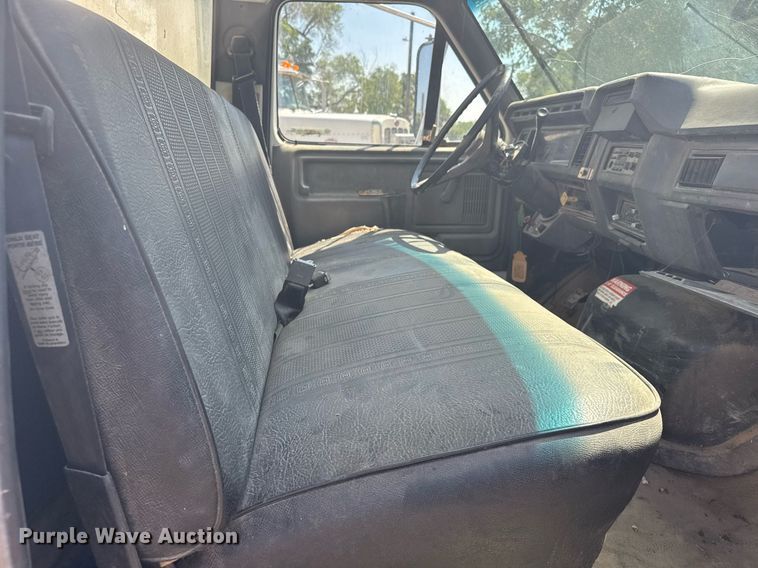 image for item EG6580 1991 Ford F700 box truck
