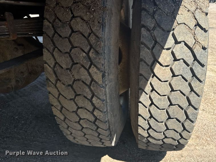 image for item EG6580 1991 Ford F700 box truck