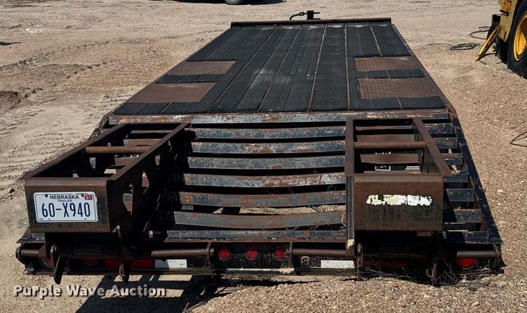 image for item EG6581 2002 Trail King equipment trailer