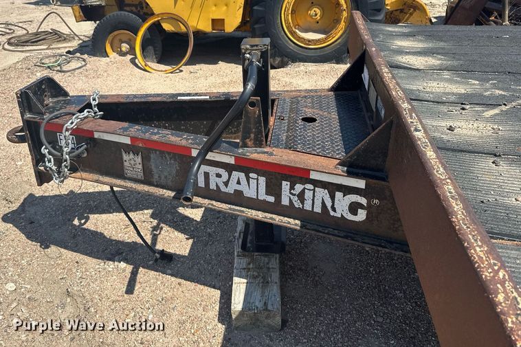 image for item EG6581 2002 Trail King equipment trailer