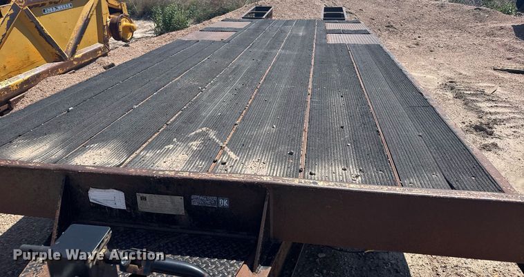 image for item EG6581 2002 Trail King equipment trailer