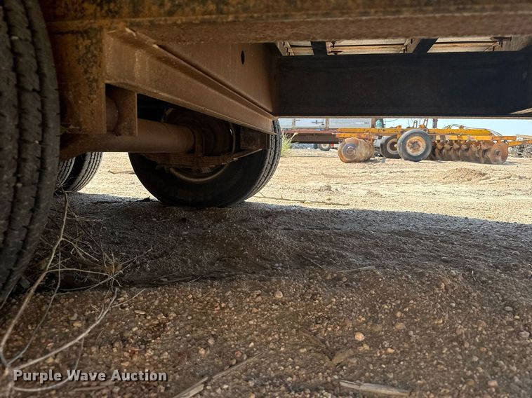 image for item EG6581 2002 Trail King equipment trailer