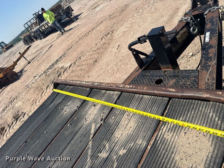 image for item EG6581 2002 Trail King equipment trailer