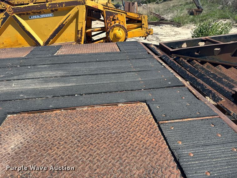 image for item EG6581 2002 Trail King equipment trailer