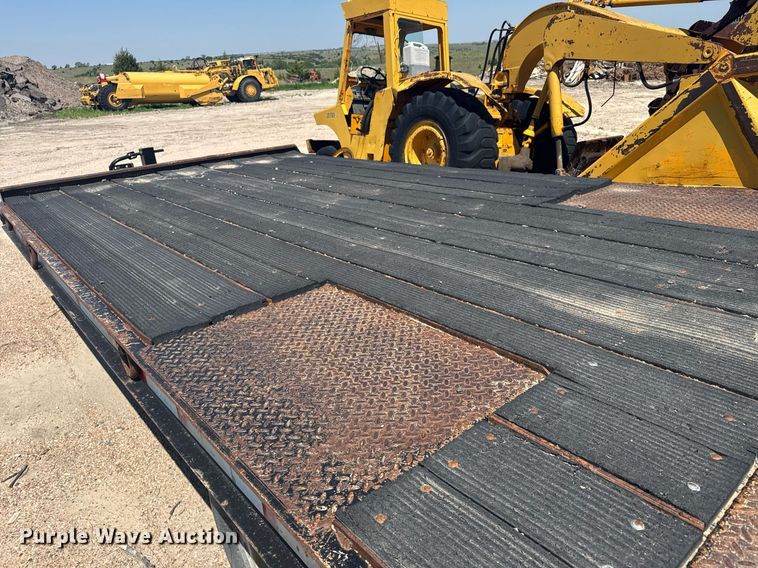 image for item EG6581 2002 Trail King equipment trailer