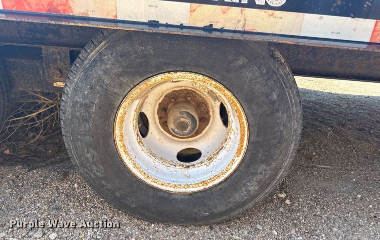 image for item EG6581 2002 Trail King equipment trailer