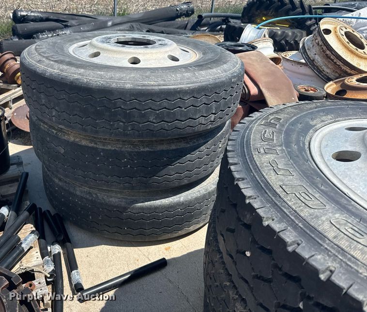 image for item EG6583 (10) 11R24.5 tires and wheels