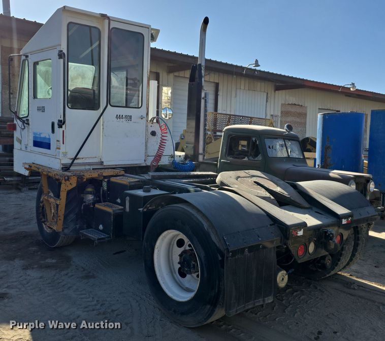 image for item EH8811 2011 Cargotec Solutions LLC 4x2 yard truck