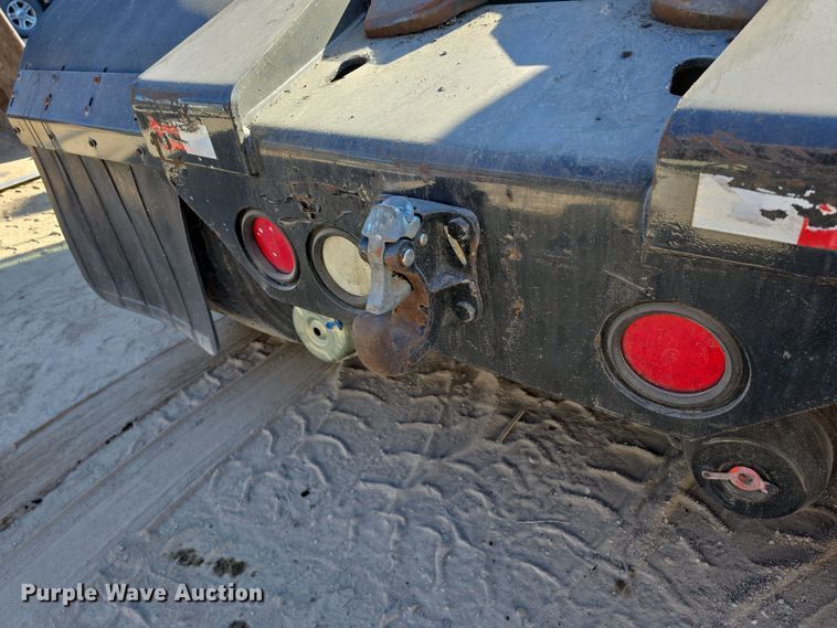 image for item EH8811 2011 Cargotec Solutions LLC 4x2 yard truck