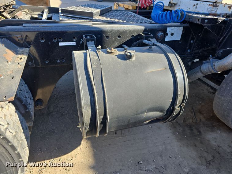 image for item EH8811 2011 Cargotec Solutions LLC 4x2 yard truck