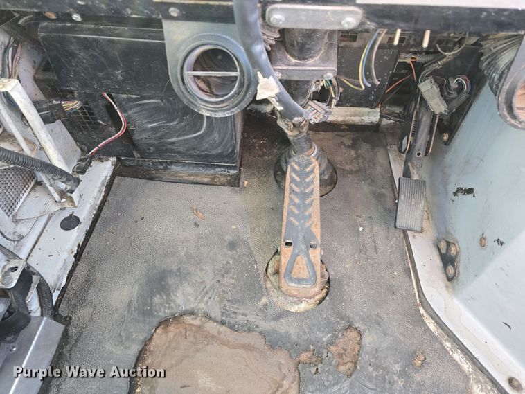 image for item EH8811 2011 Cargotec Solutions LLC 4x2 yard truck