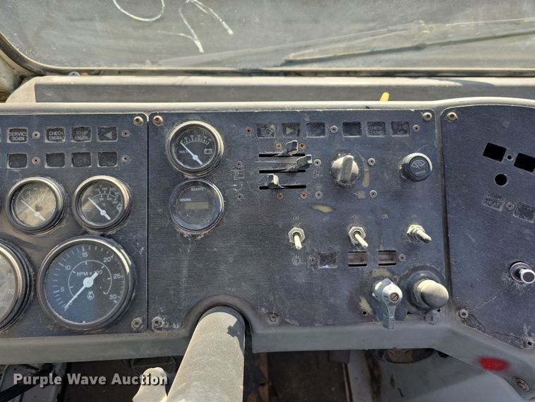 image for item EH8811 2011 Cargotec Solutions LLC 4x2 yard truck