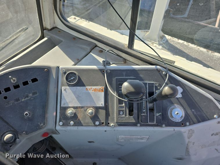 image for item EH8811 2011 Cargotec Solutions LLC 4x2 yard truck